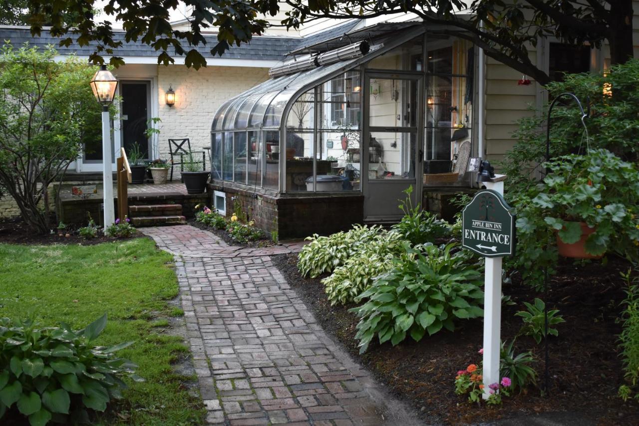 Apple Bin Inn Willow Street Екстериор снимка